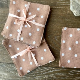 Stalo padėkliukų rink., 4vnt (10x10cm)  taškuoti rudi (80% medv., 20% poliest.) 